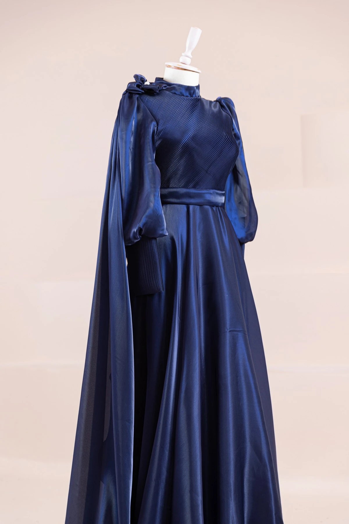 Maria Abiye Lacivert