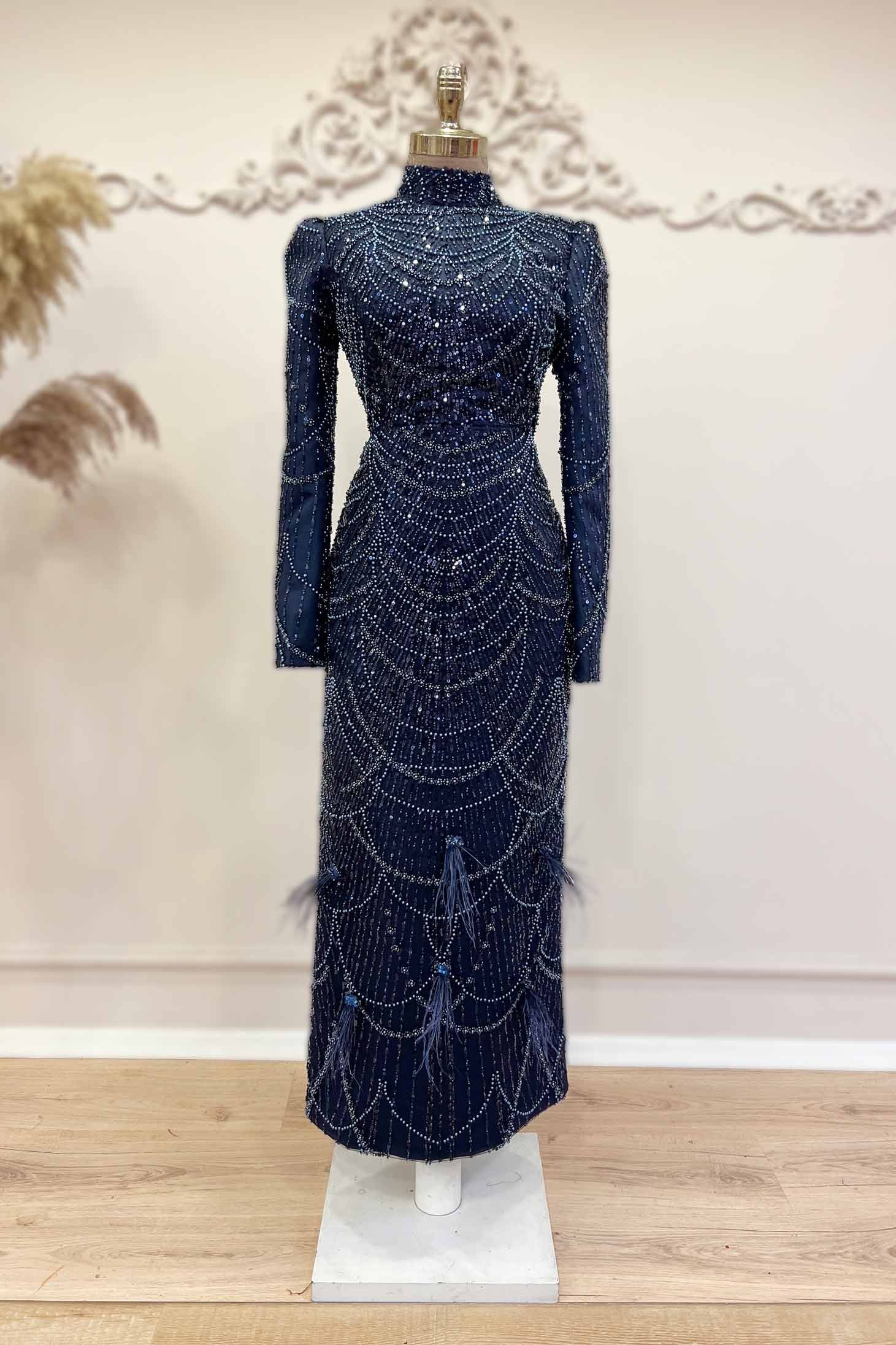 Selena Abiye Lacivert