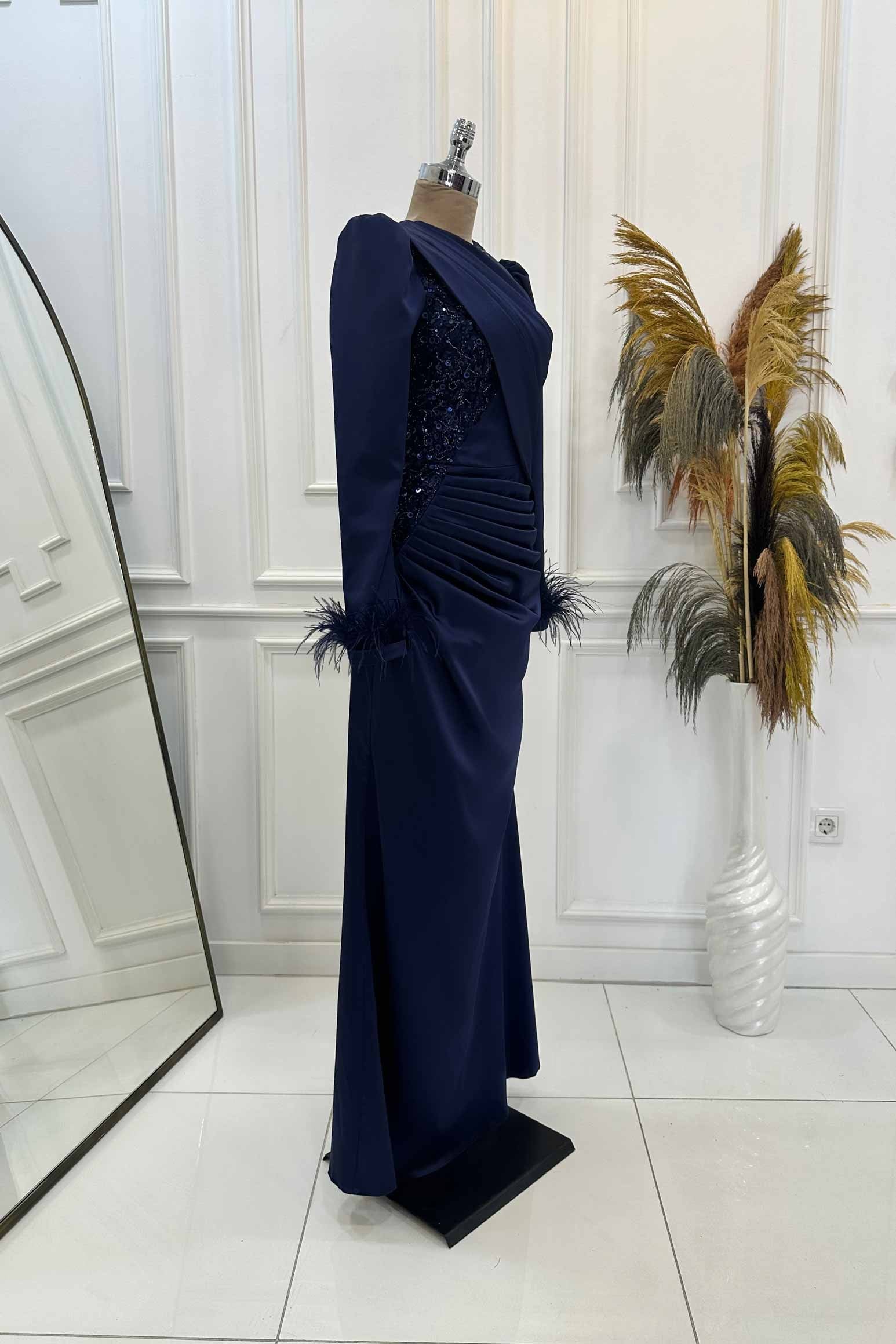 Gloria Abiye Lacivert