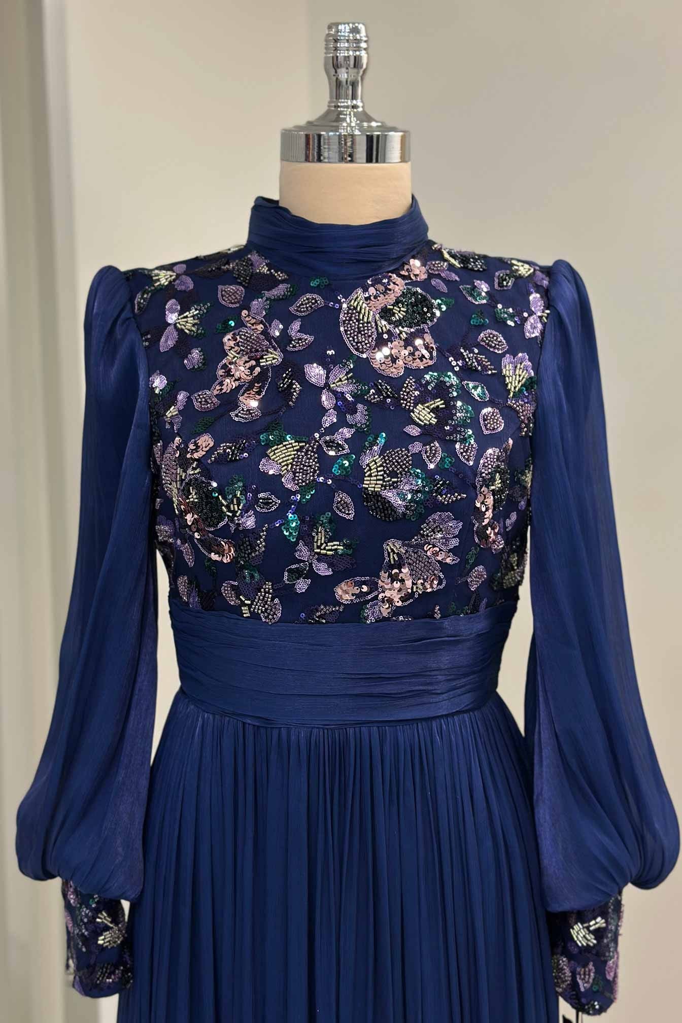 Nadia Abiye Lacivert