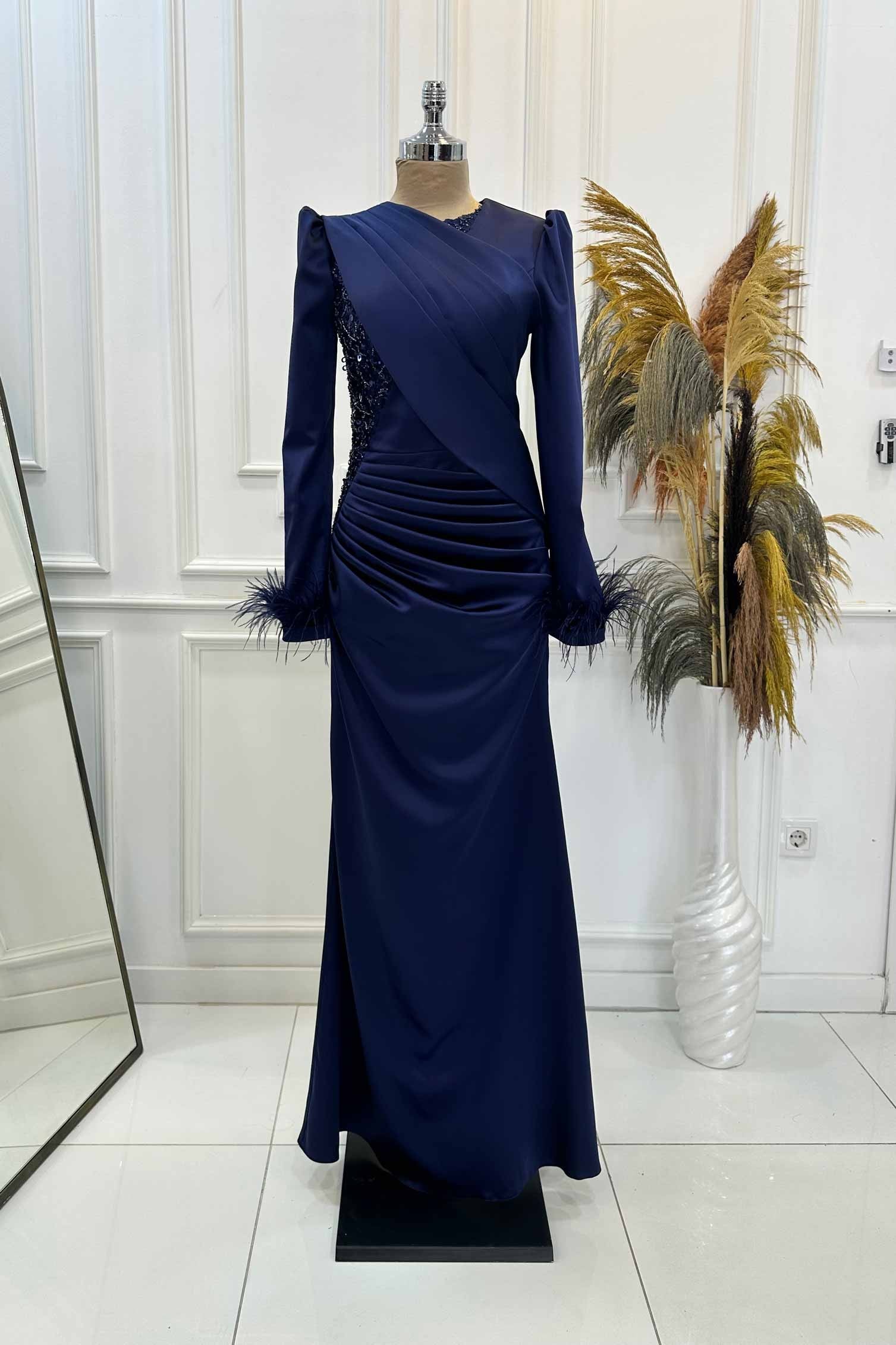 Gloria Abiye Lacivert