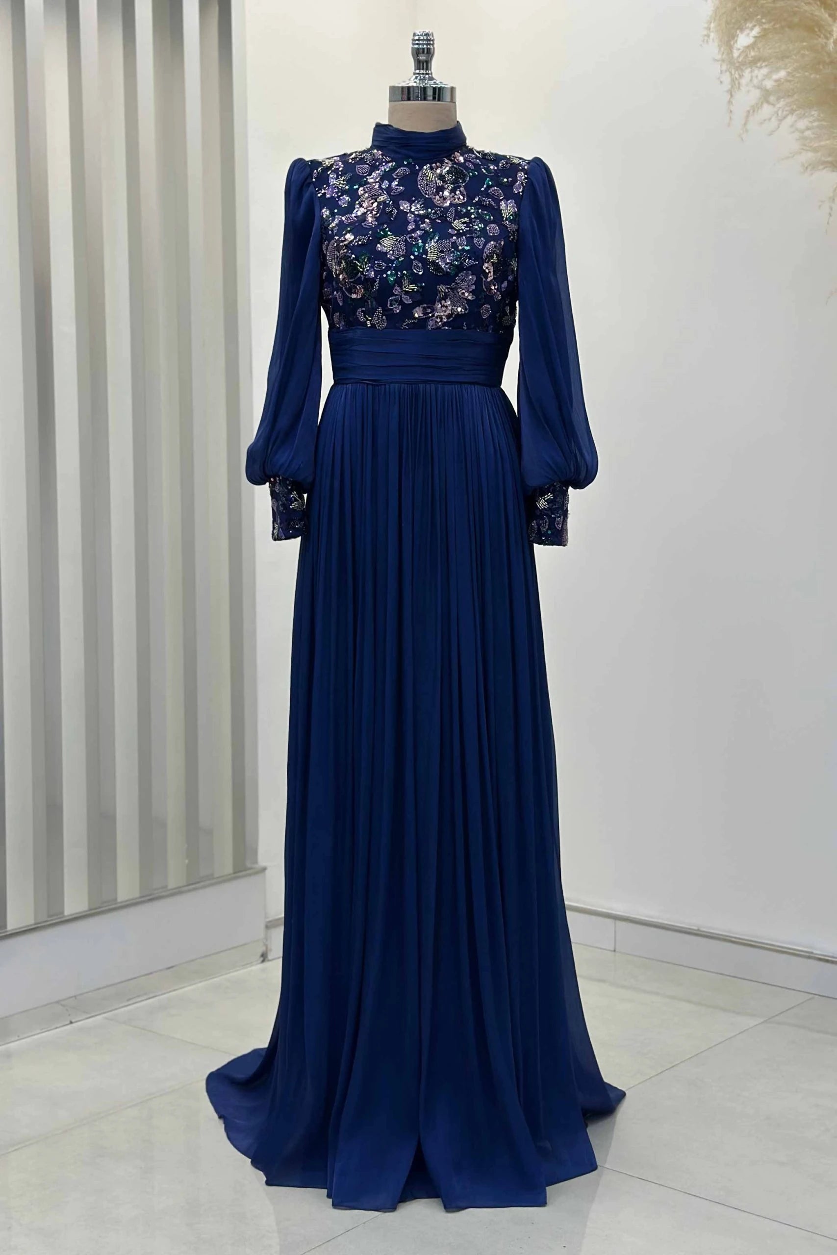 Nadia Abiye Lacivert