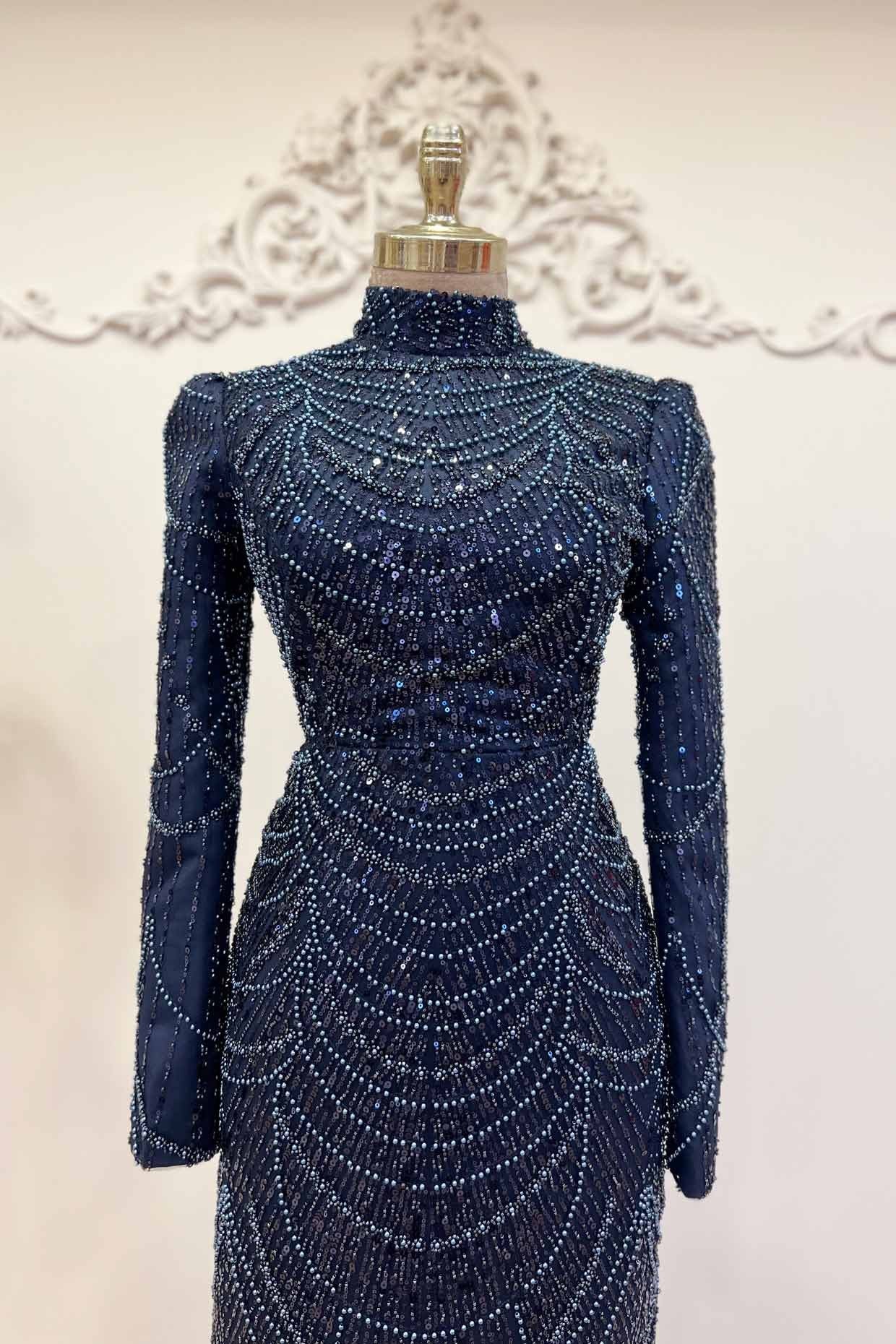 Selena Abiye Lacivert