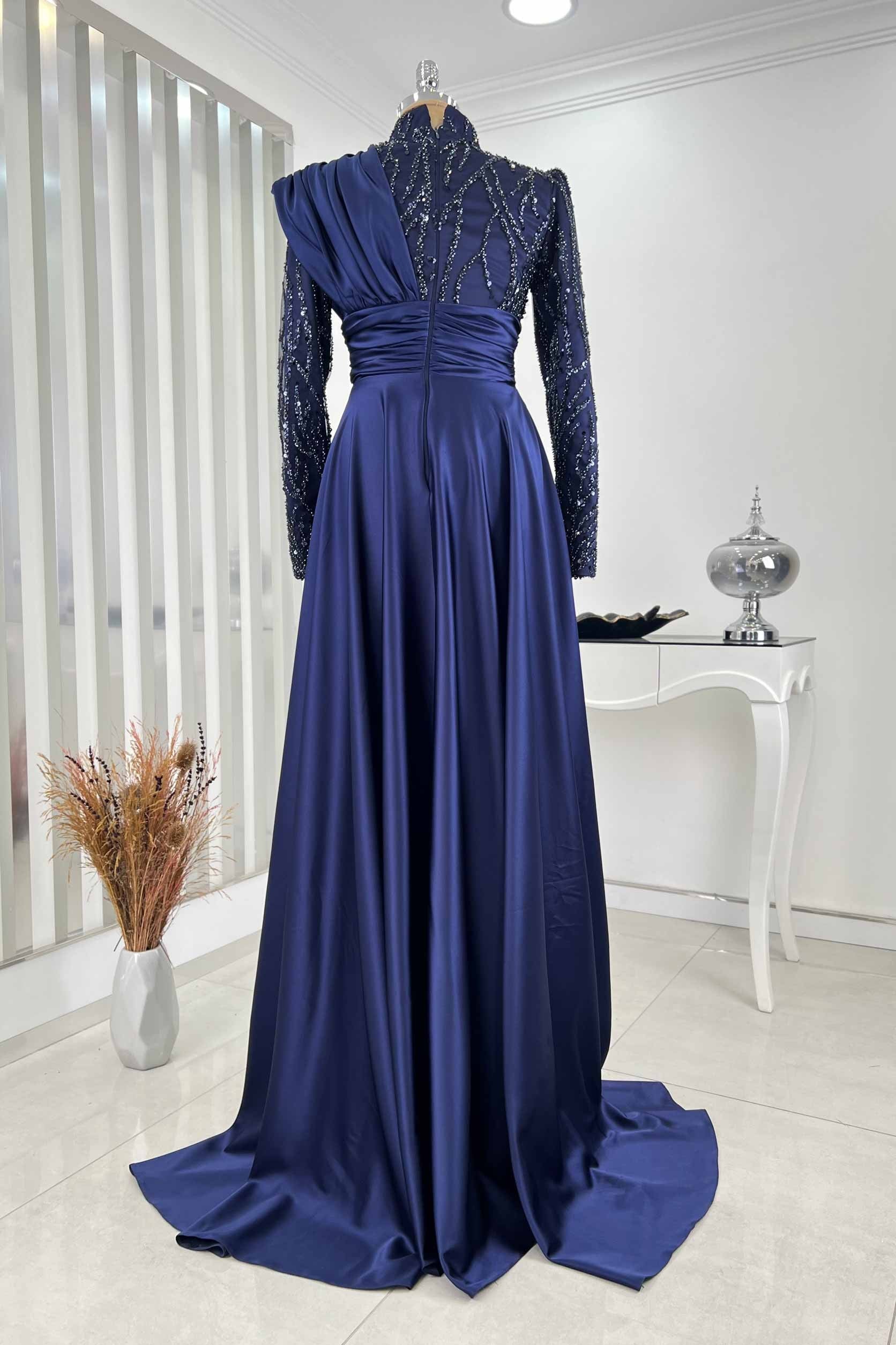 Diana Abiye Lacivert