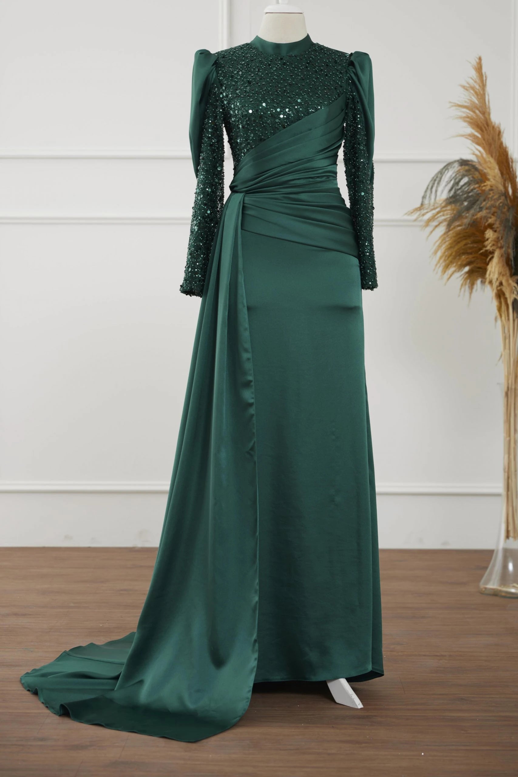 Zümrüt Karel Abiye